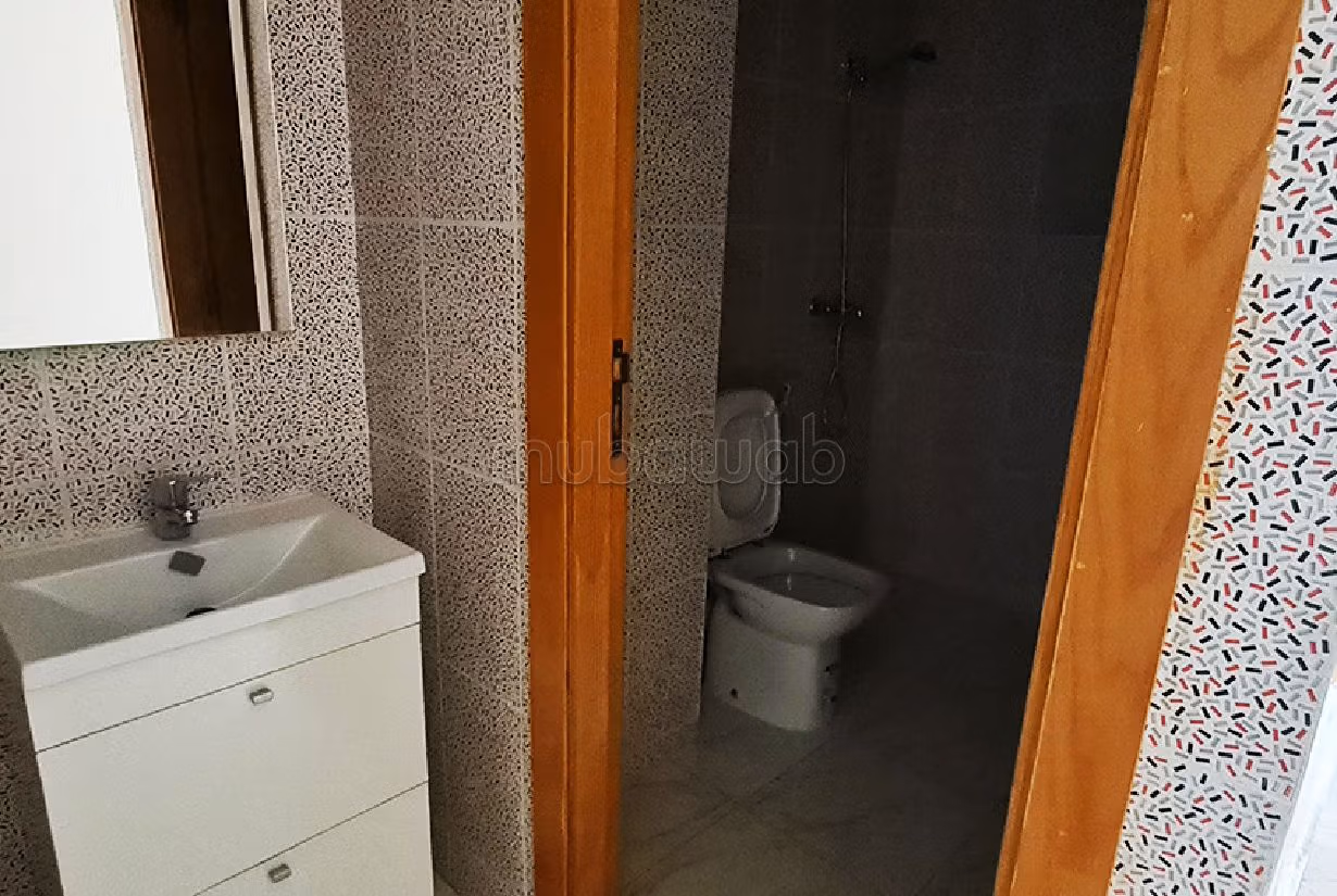 Sell apartment in Mimosas. 4 large rooms. Caretaker and air conditioning