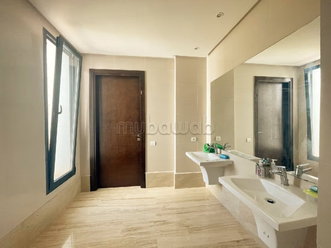 Luxury home for sale in Quartier Des Ambassades. 6 lovely rooms. Air conditioning and swimming pool. 