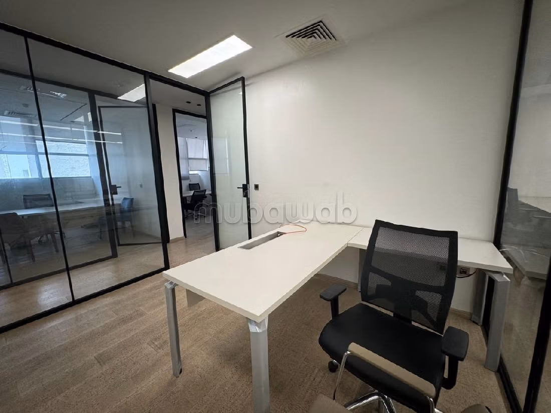 Offices for rent in Les Hôpitaux. Total area 320 m². Double glazed windows and central heating. 