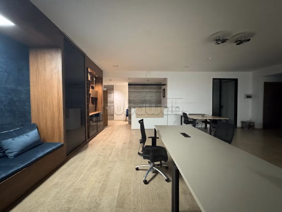 Offices for rent in Les Hôpitaux. Total area 320 m². Double glazed windows and central heating. 