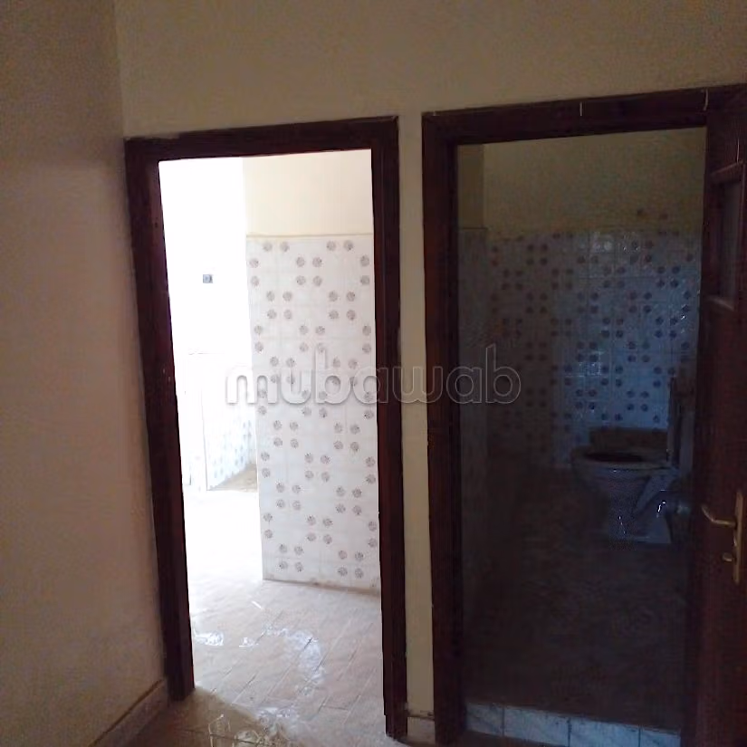 Locale commerciale da acquistare a Hay Sadri. Superficie totale 290 m². 