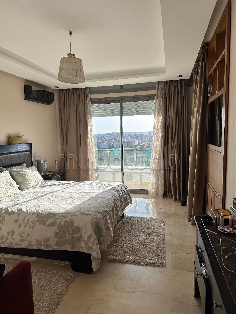 High quality house for sale in Sania. Surface area 322 m². Swimming pool and fireplace. 