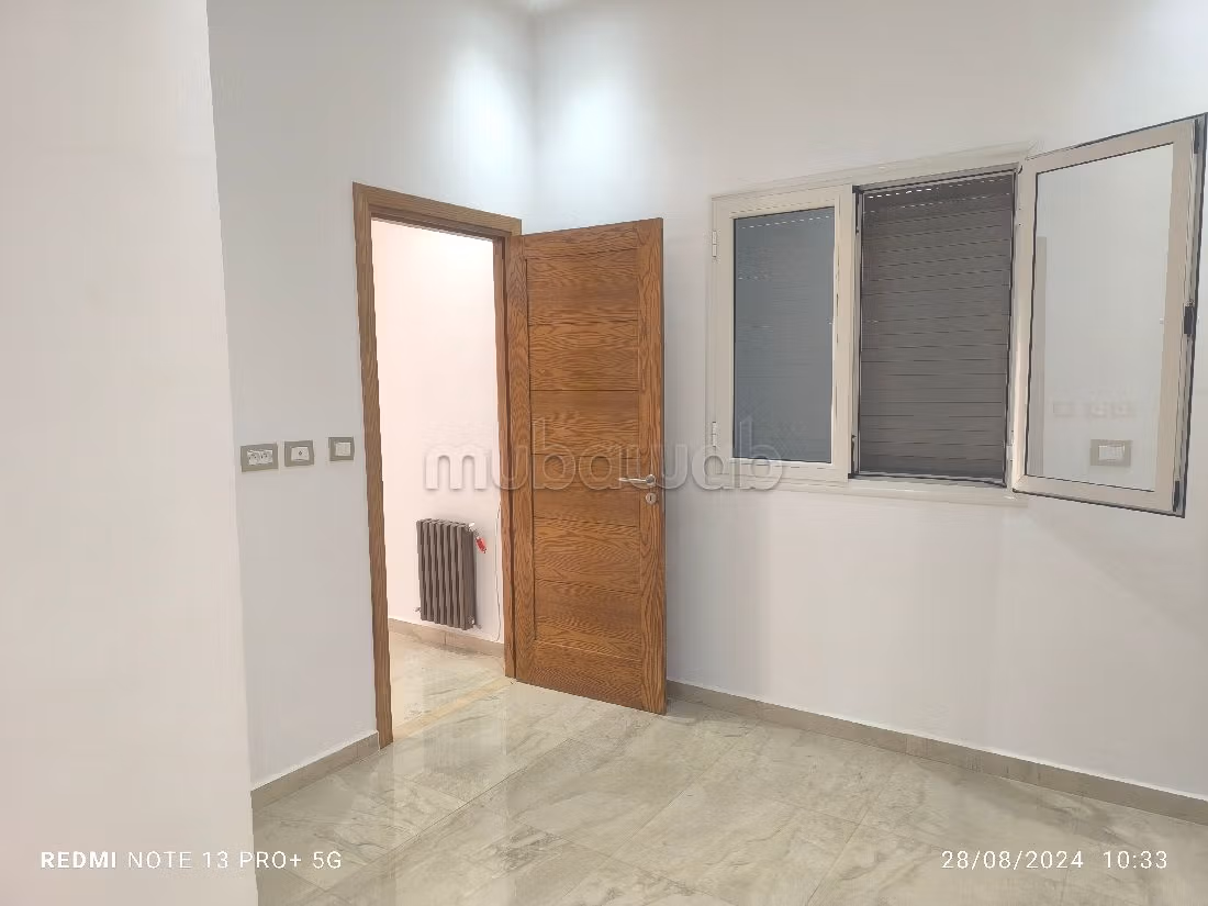 شقة رائعة للايجار ب المرسى. 1 غرفة. زجاج مزدوج وباب قوي