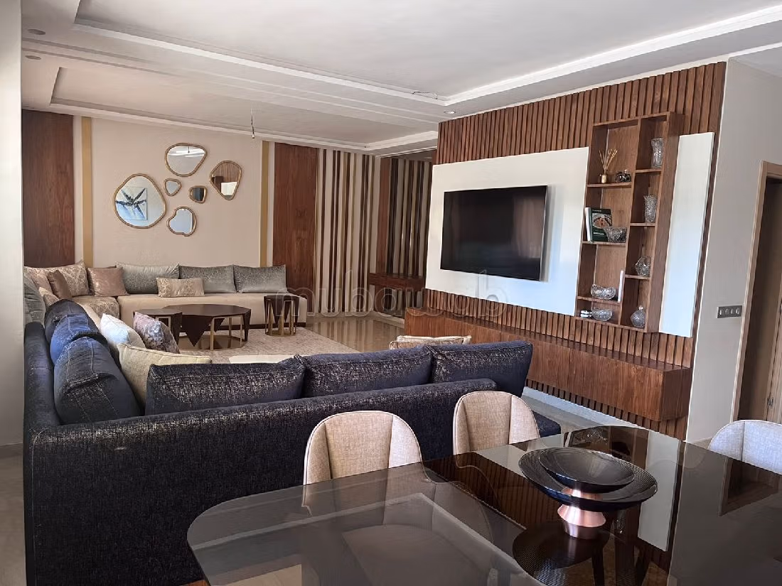 Huurappartementen beschikbaar in Victoria. 3 Ruimtes. Gemeubileerd. 