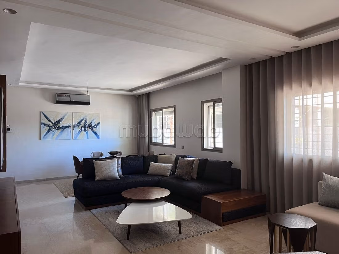 Huurappartementen beschikbaar in Victoria. 3 Ruimtes. Gemeubileerd. 