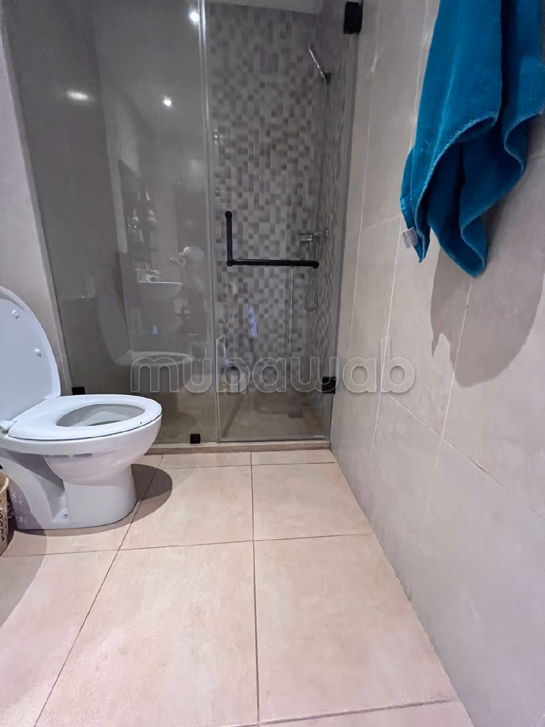 Huurappartementen beschikbaar in Victoria. 3 Ruimtes. Gemeubileerd. 