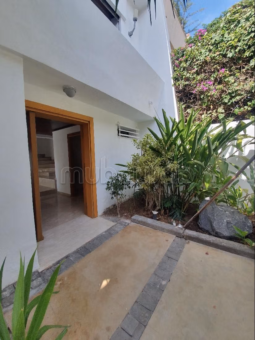 In de verhuur: villa's en luxe woningen in Anfa. 6 Ruimtes. Airconditioning en zwembad. 
