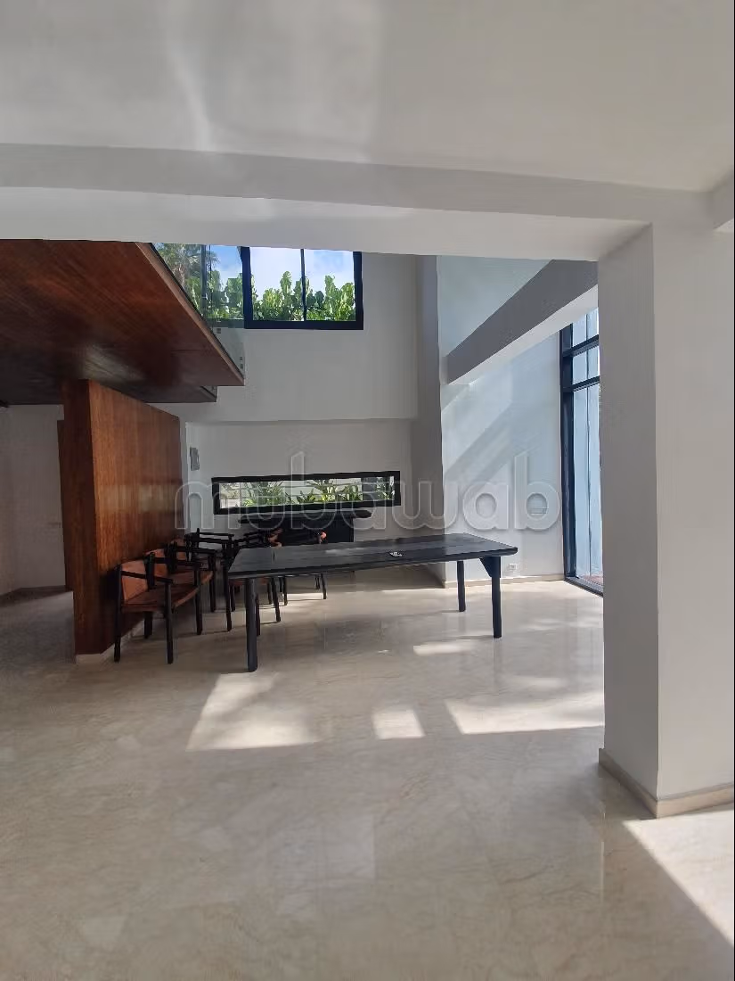 In de verhuur: villa's en luxe woningen in Anfa. 6 Ruimtes. Airconditioning en zwembad. 