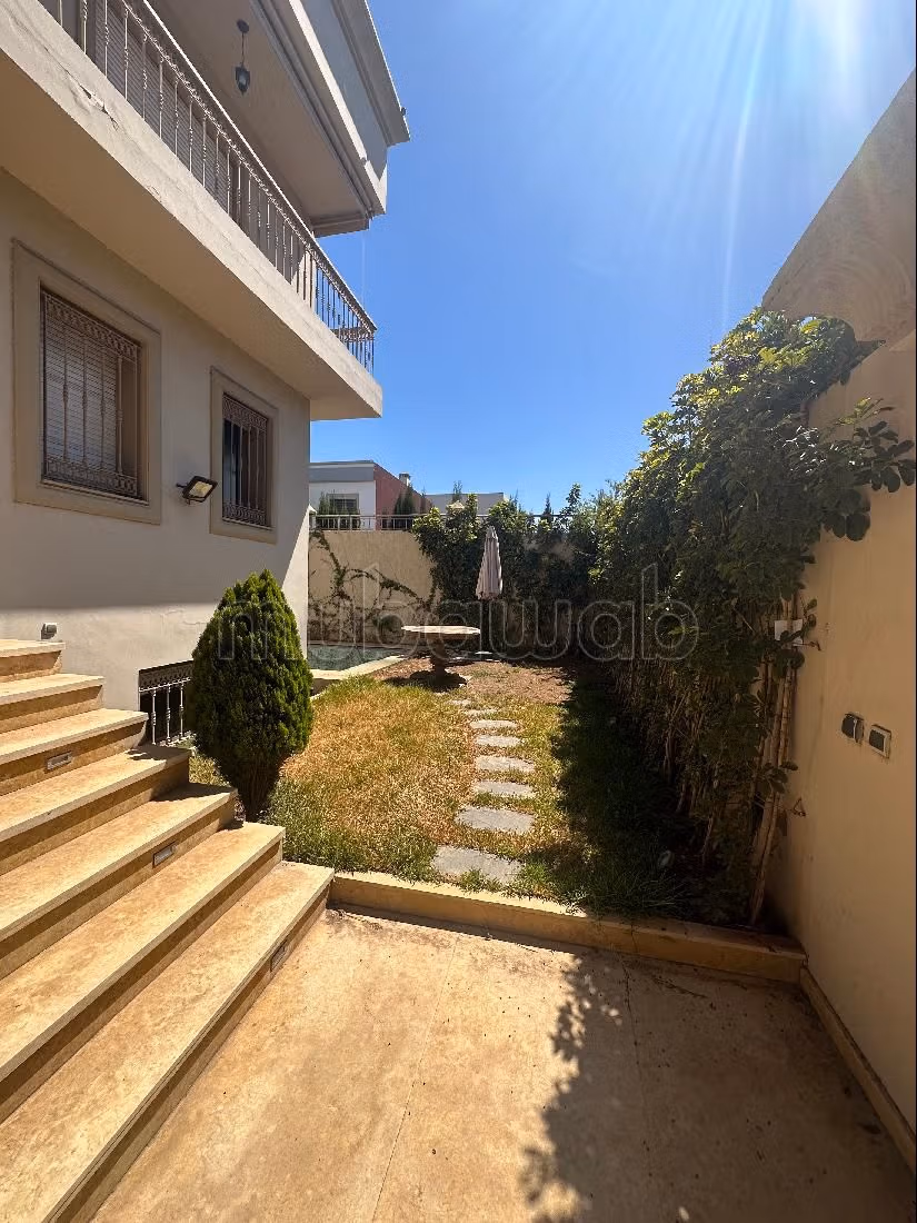 Te koop: villa's en luxe woningen in Sidi Maarouf. Totale oppervlakte 450 m². Garage en terras