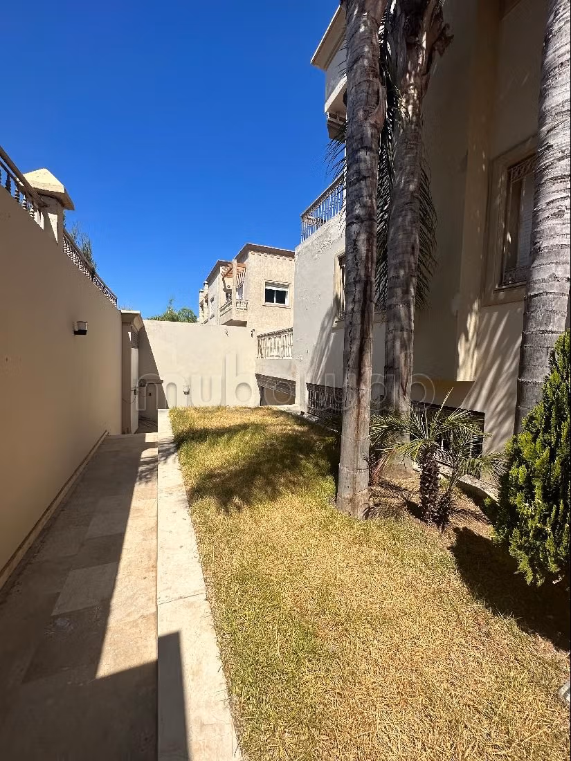 Te koop: villa's en luxe woningen in Sidi Maarouf. Totale oppervlakte 450 m². Garage en terras