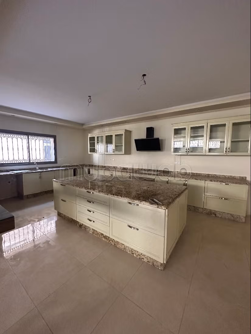 Te koop: villa's en luxe woningen in Sidi Maarouf. Totale oppervlakte 450 m². Garage en terras