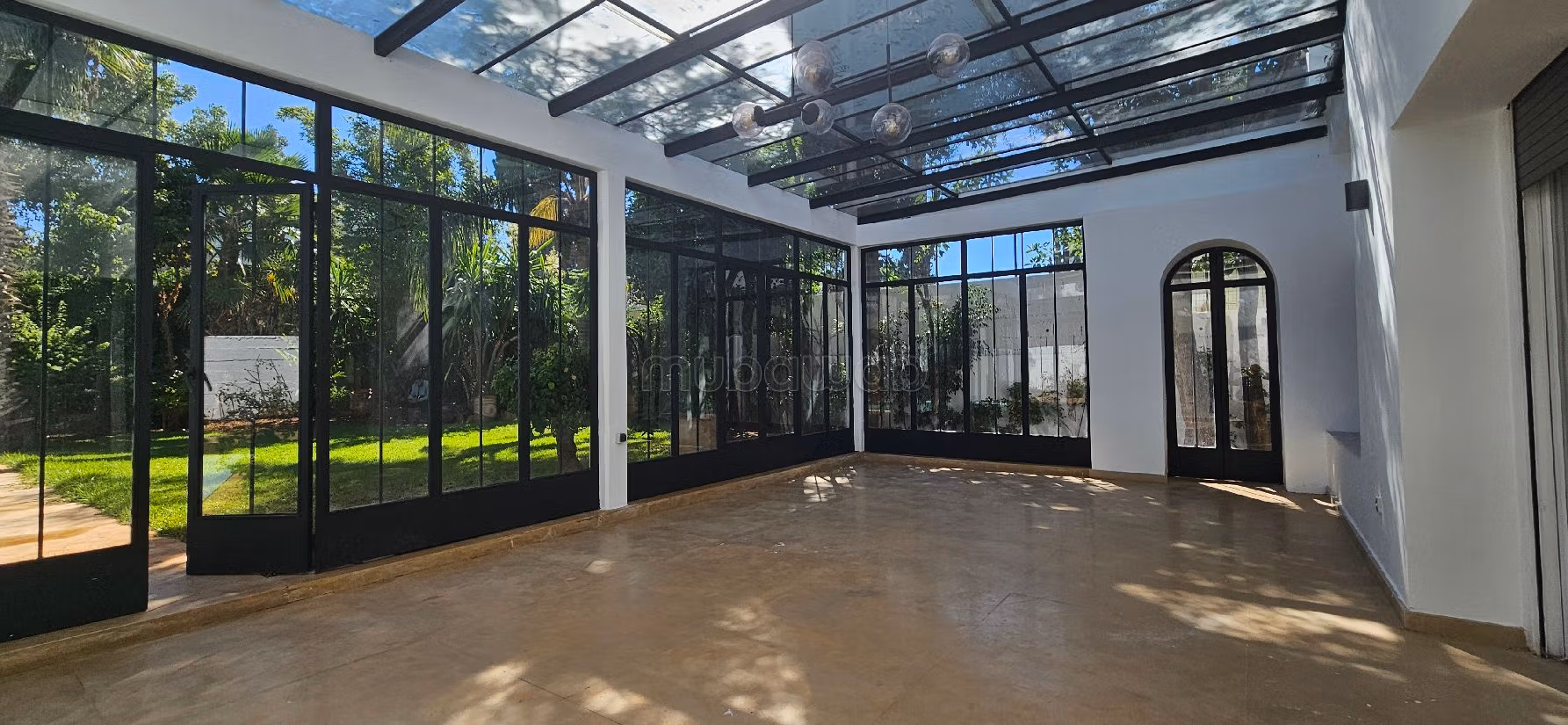 Alquiler de villa de alta gama en Californie. 11 habitaciones confortables. Salón marroquí amueblado, sistema de parábola general