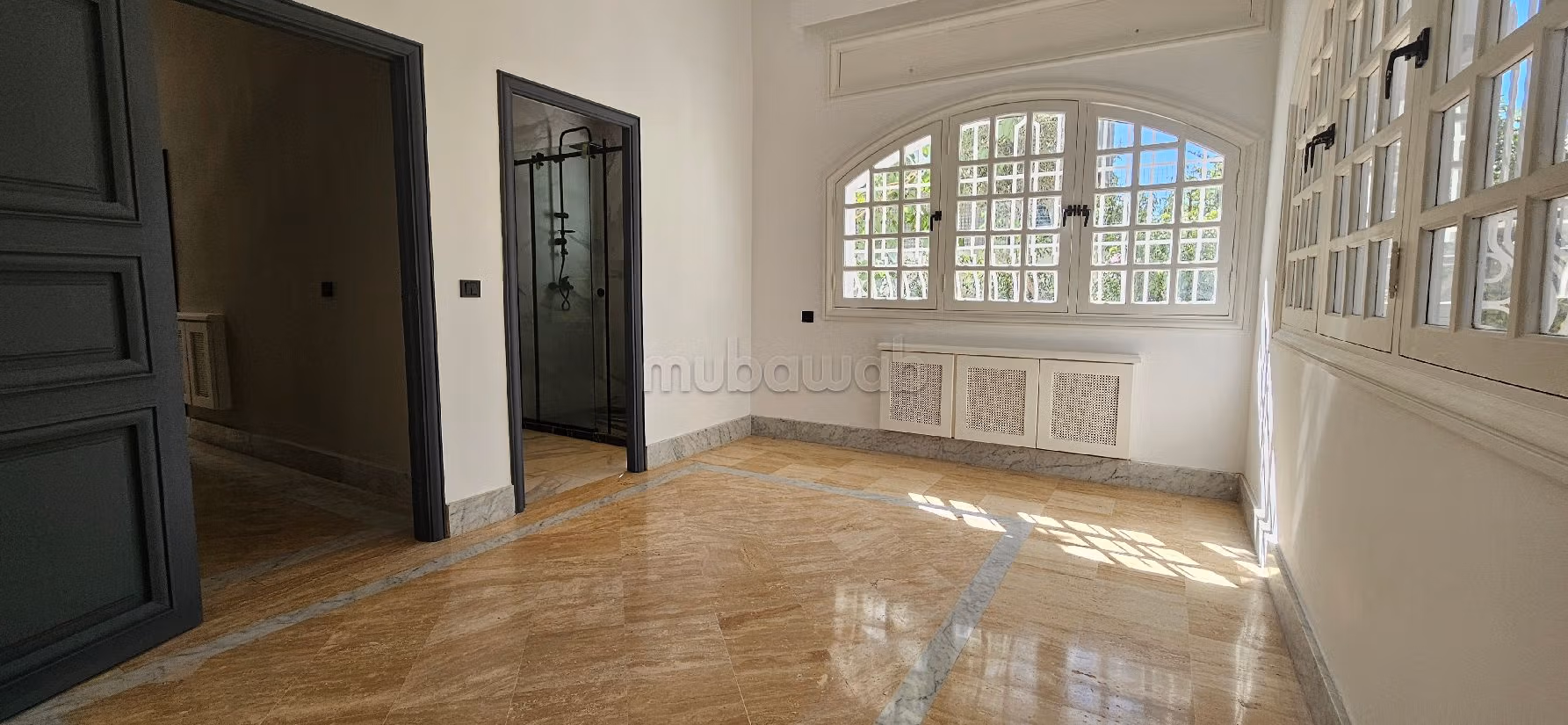 Alquiler de villa de alta gama en Californie. 11 habitaciones confortables. Salón marroquí amueblado, sistema de parábola general