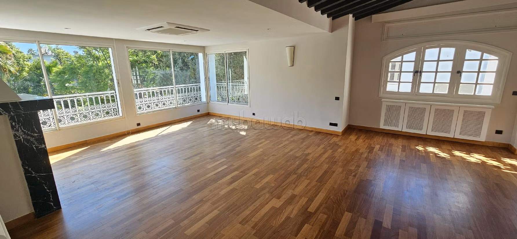 Alquiler de villa de alta gama en Californie. 11 habitaciones confortables. Salón marroquí amueblado, sistema de parábola general