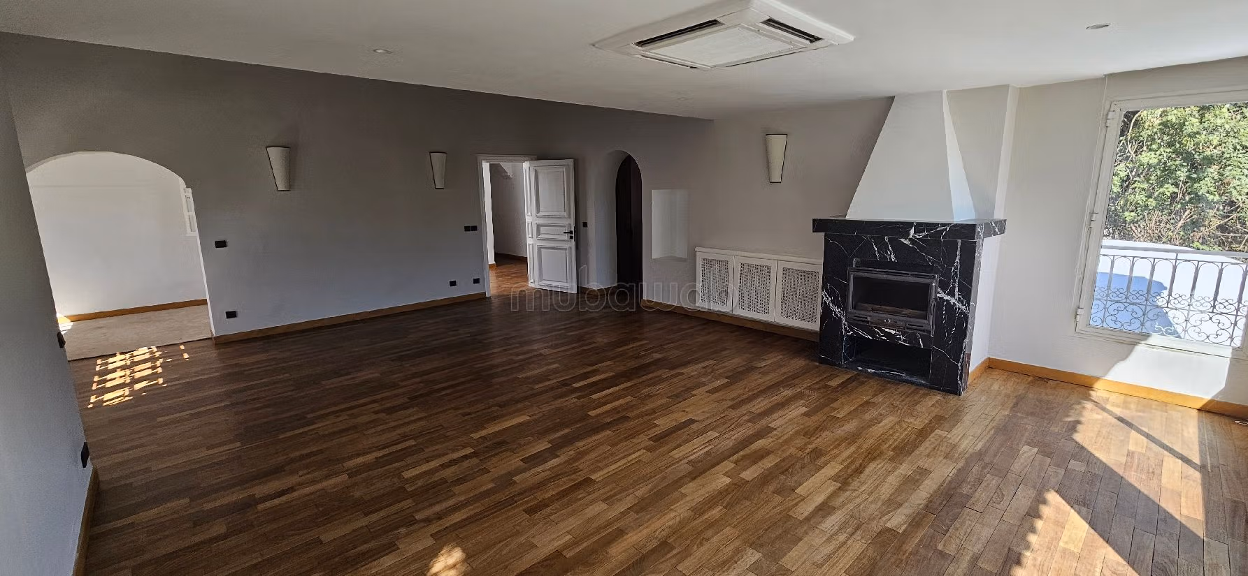 Alquiler de villa de alta gama en Californie. 11 habitaciones confortables. Salón marroquí amueblado, sistema de parábola general