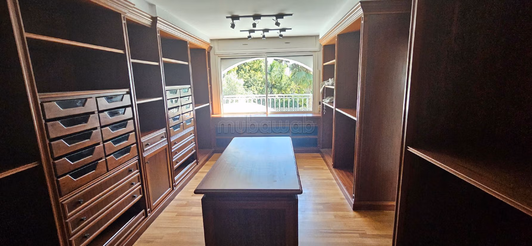 Alquiler de villa de alta gama en Californie. 11 habitaciones confortables. Salón marroquí amueblado, sistema de parábola general