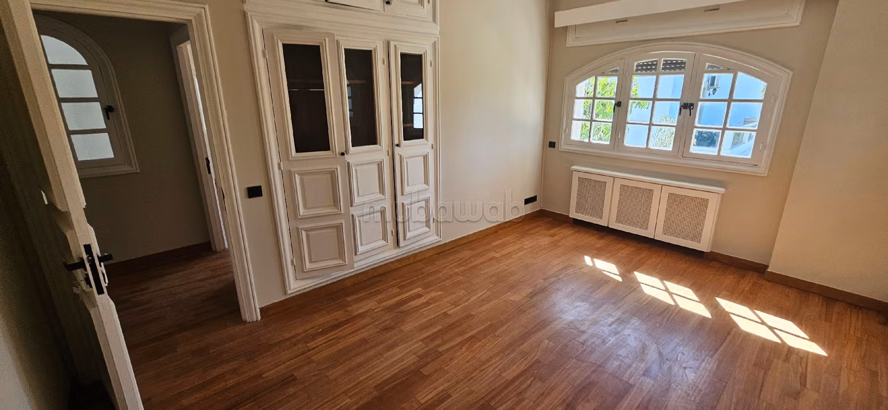 Alquiler de villa de alta gama en Californie. 11 habitaciones confortables. Salón marroquí amueblado, sistema de parábola general