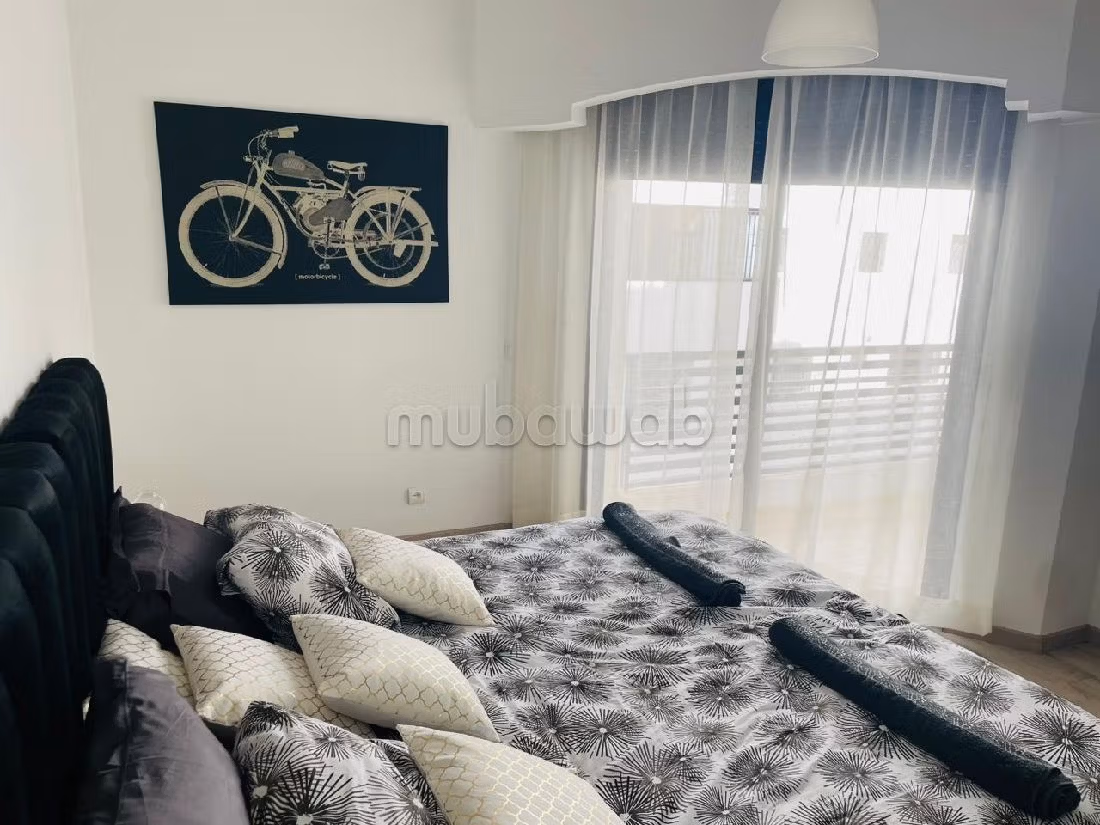 شقة رائعة للايجار بالمثلث الذهبي. 5 قطع مريحة. مفروشة