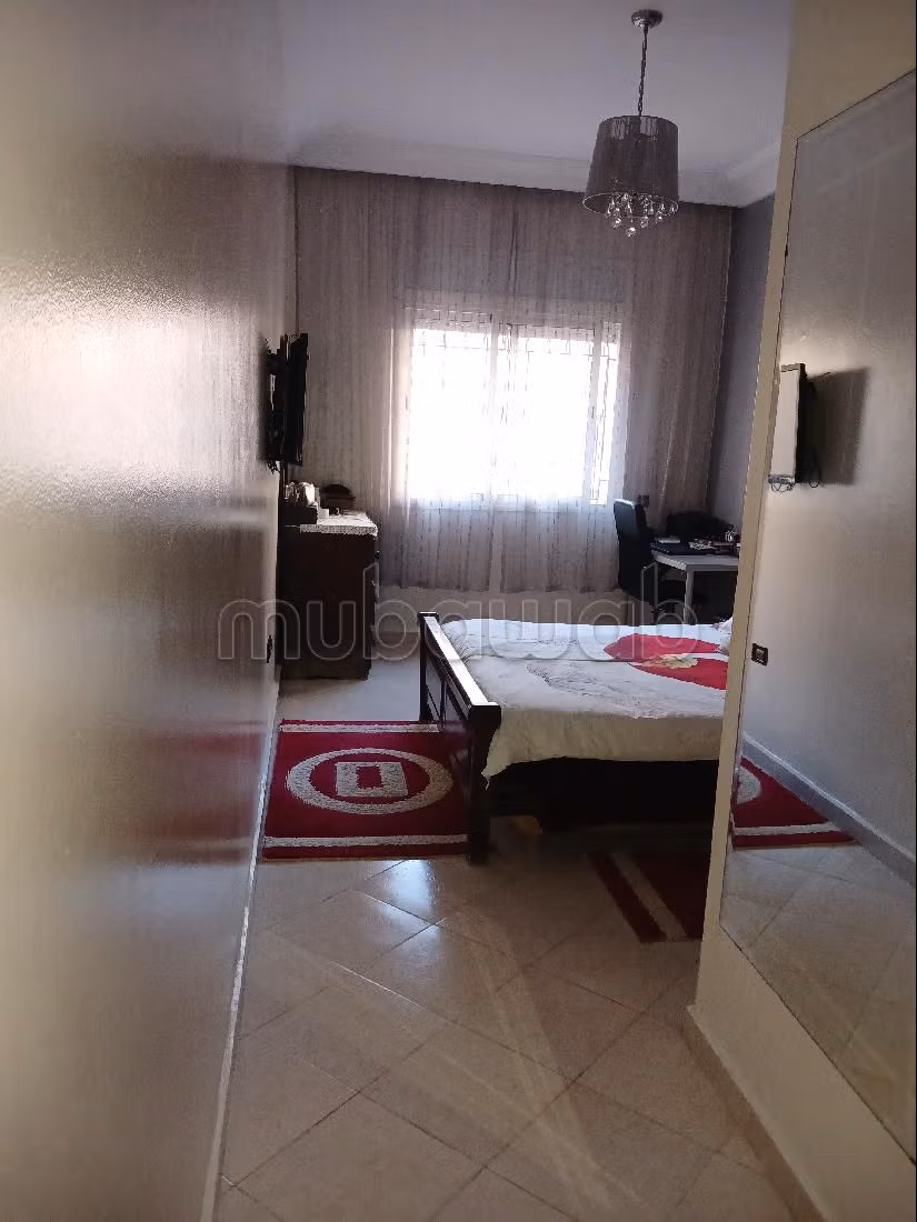 Piso en venta en Hay Palestine. 3 habitaciones. Sistema de antena parabólica, seguridad implementada