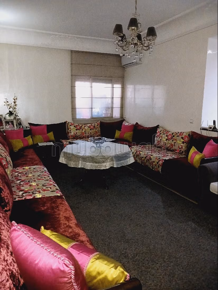 Piso en venta en Hay Palestine. 3 habitaciones. Sistema de antena parabólica, seguridad implementada