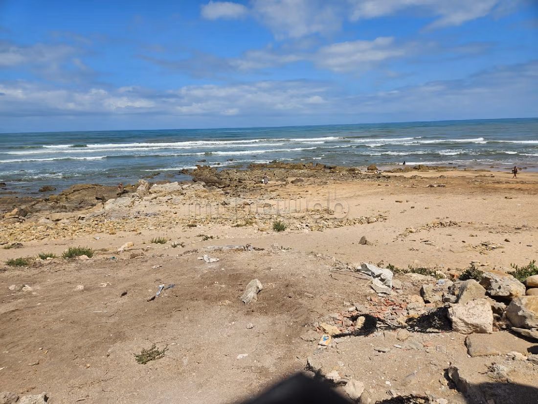 Huurhuizen beschikbaar. Oppervlakte 92 m². Garage en terras. 