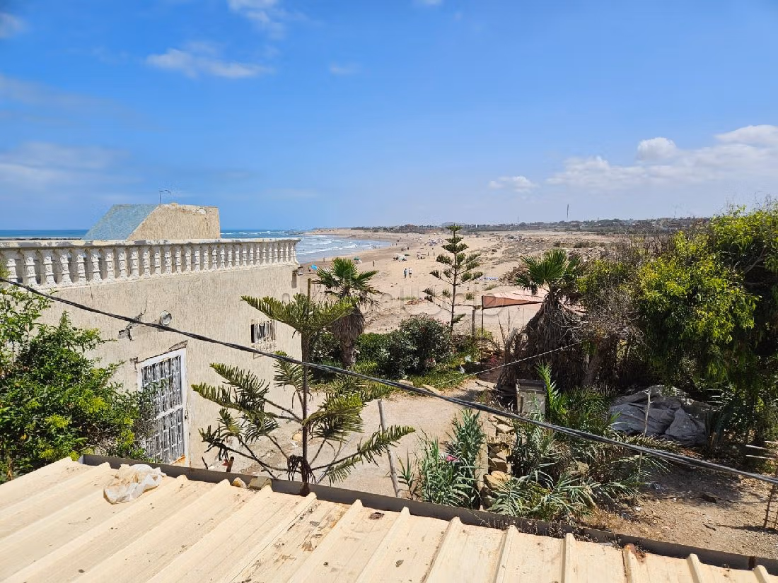 Huurhuizen beschikbaar. Oppervlakte 92 m². Garage en terras. 