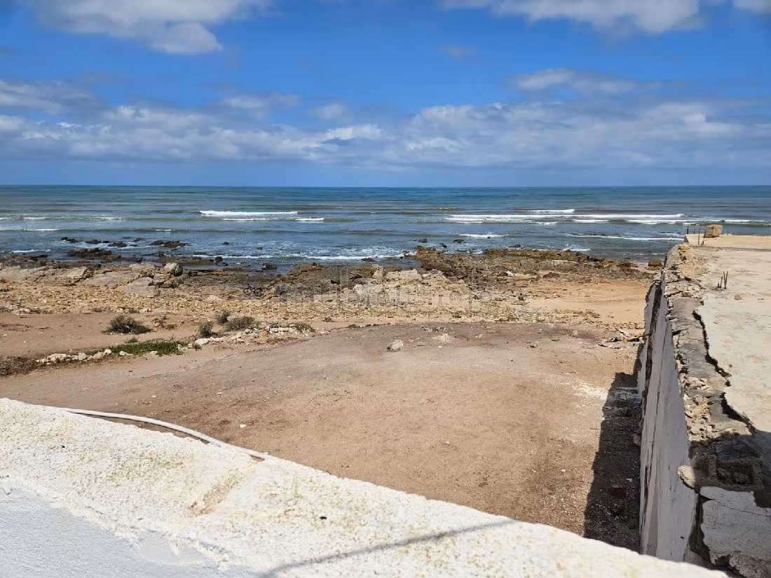 Huurhuizen beschikbaar. Oppervlakte 92 m². Garage en terras. 