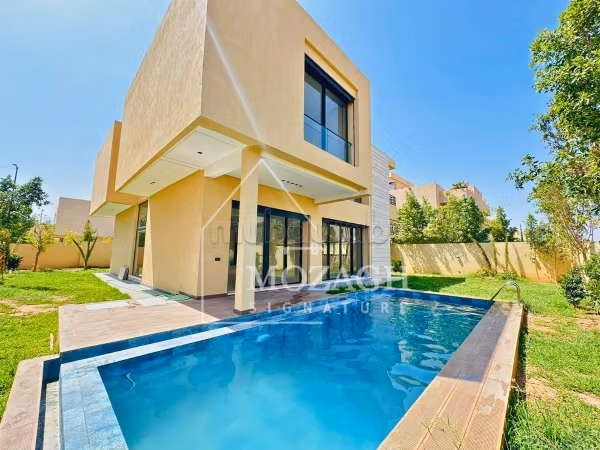 Luxury home for sale in Hay Targa. Area 630 m². Green area.