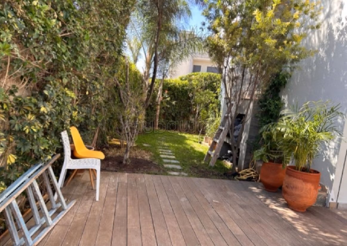 High quality villa rental in Ville Verte. 7 large rooms. Well decorated. 