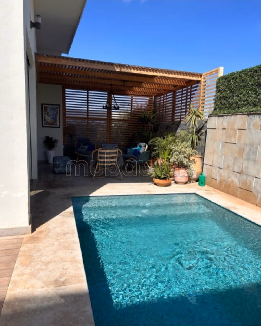 High quality villa rental in Ville Verte. 7 large rooms. Well decorated. 