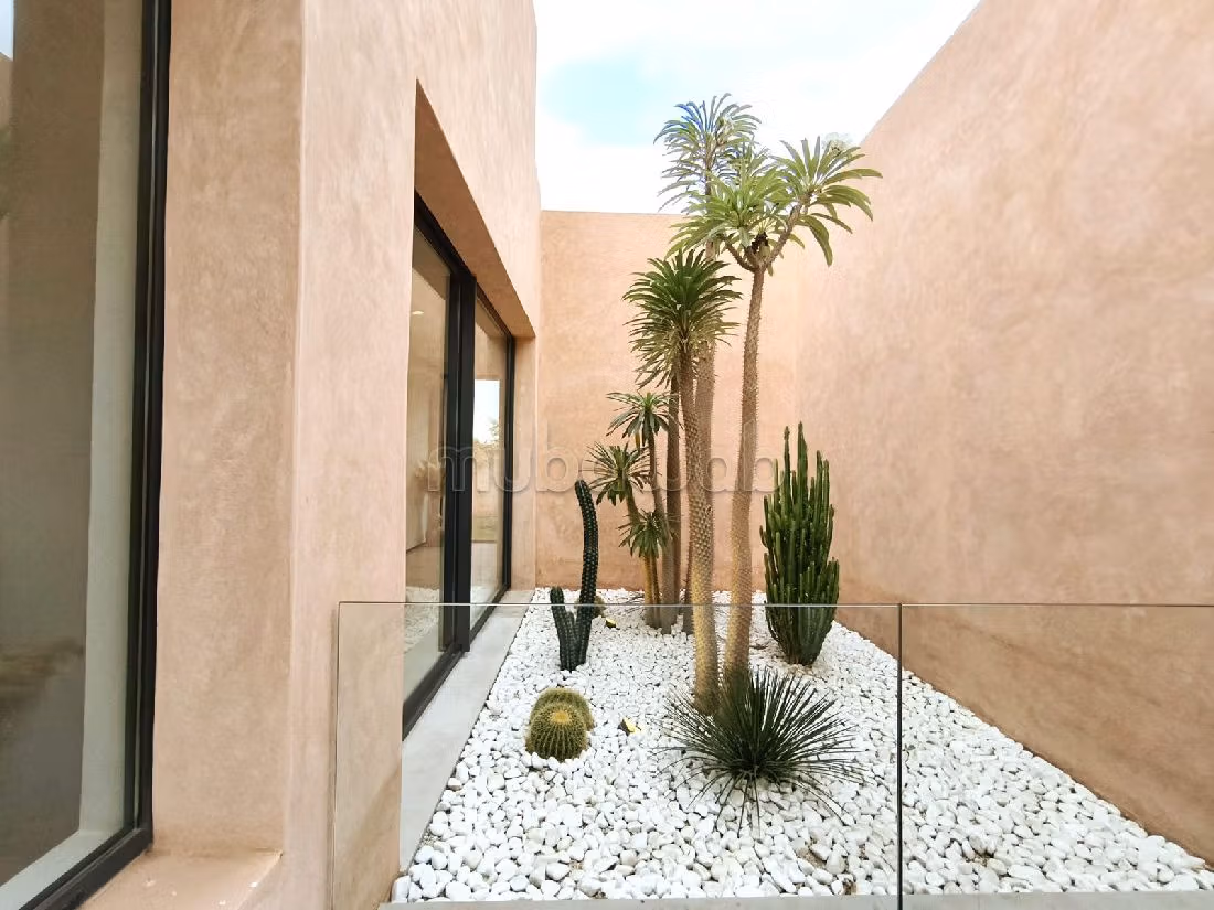 منزل فخم للبيع بطريق اوريكا. 5 قطع. كونسياج  وحوض سباحة. 