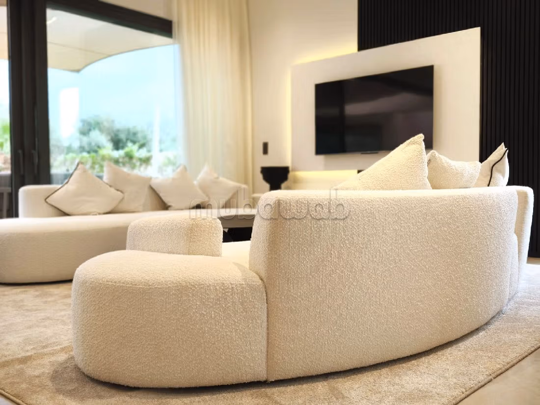 منزل فخم للبيع بطريق اوريكا. 5 قطع. كونسياج  وحوض سباحة. 