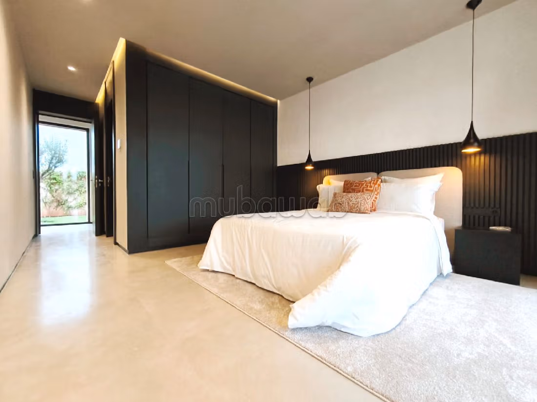 منزل فخم للبيع بطريق اوريكا. 5 قطع. كونسياج  وحوض سباحة. 