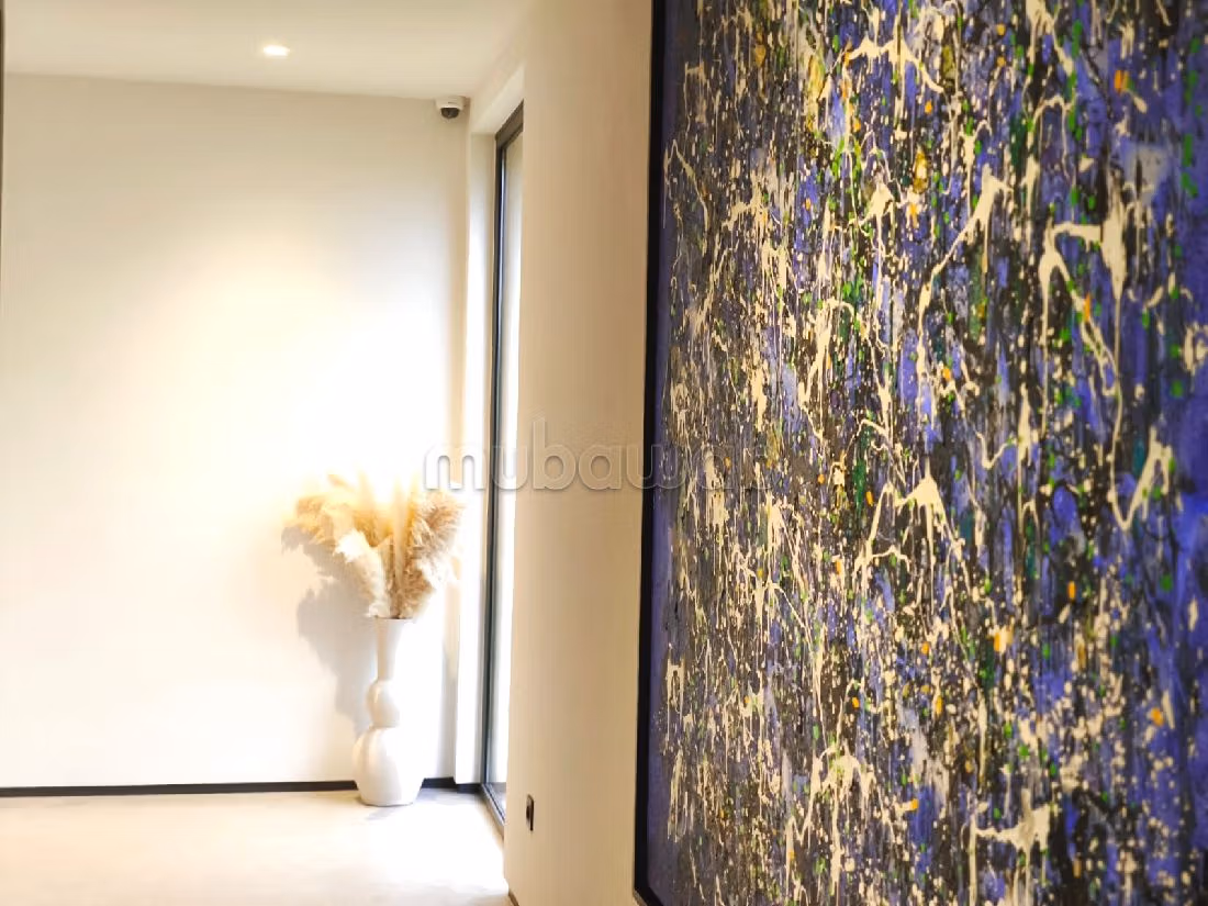 منزل فخم للبيع بطريق اوريكا. 5 قطع. كونسياج  وحوض سباحة. 