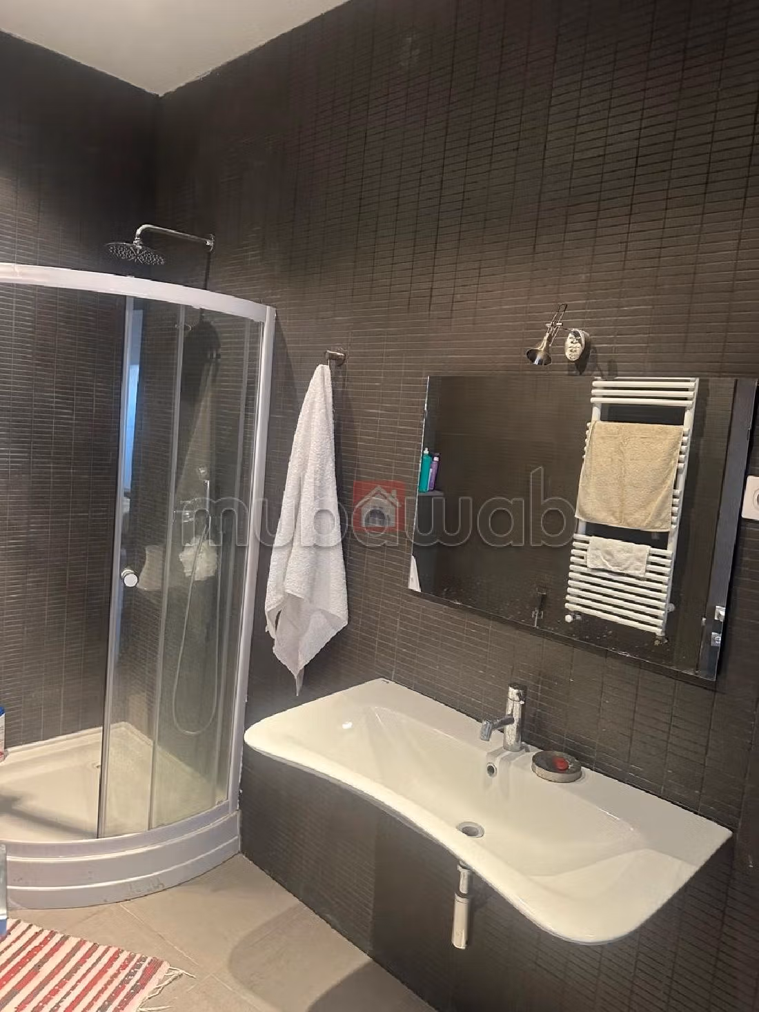 Rent an apartment. Surface area 200 m². Dressing room. 