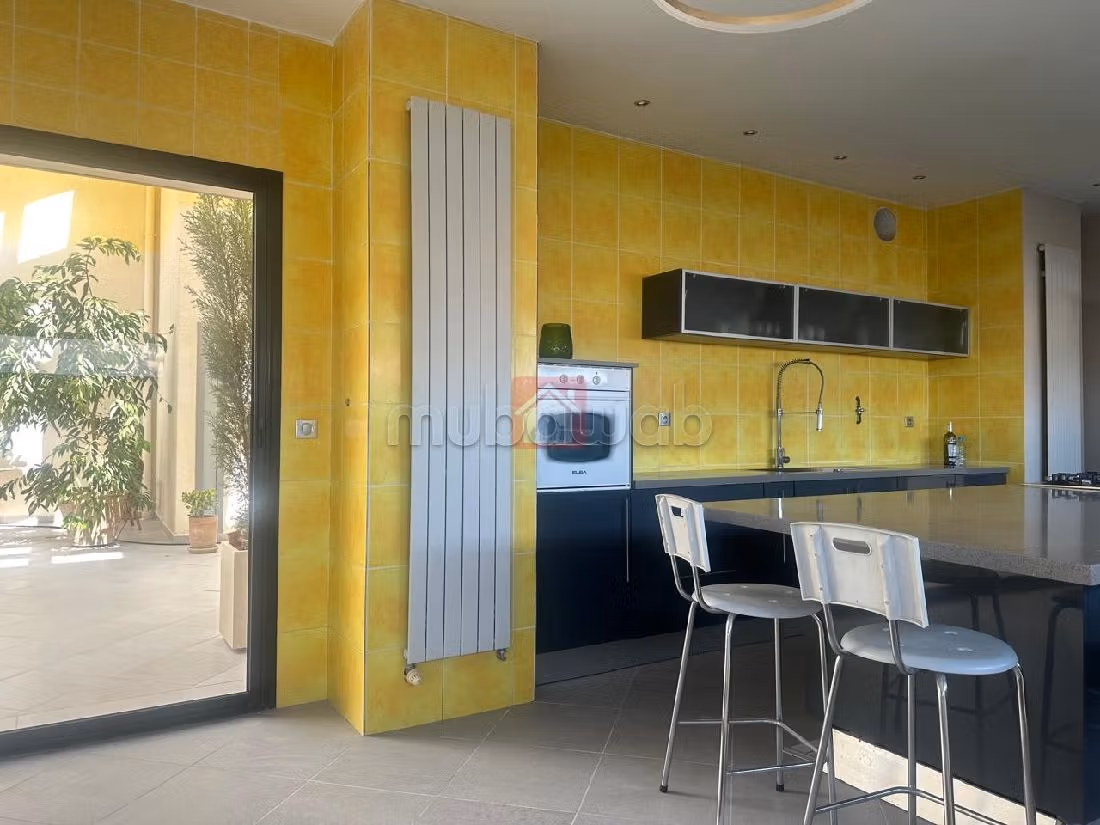 Rent an apartment. Surface area 200 m². Dressing room. 