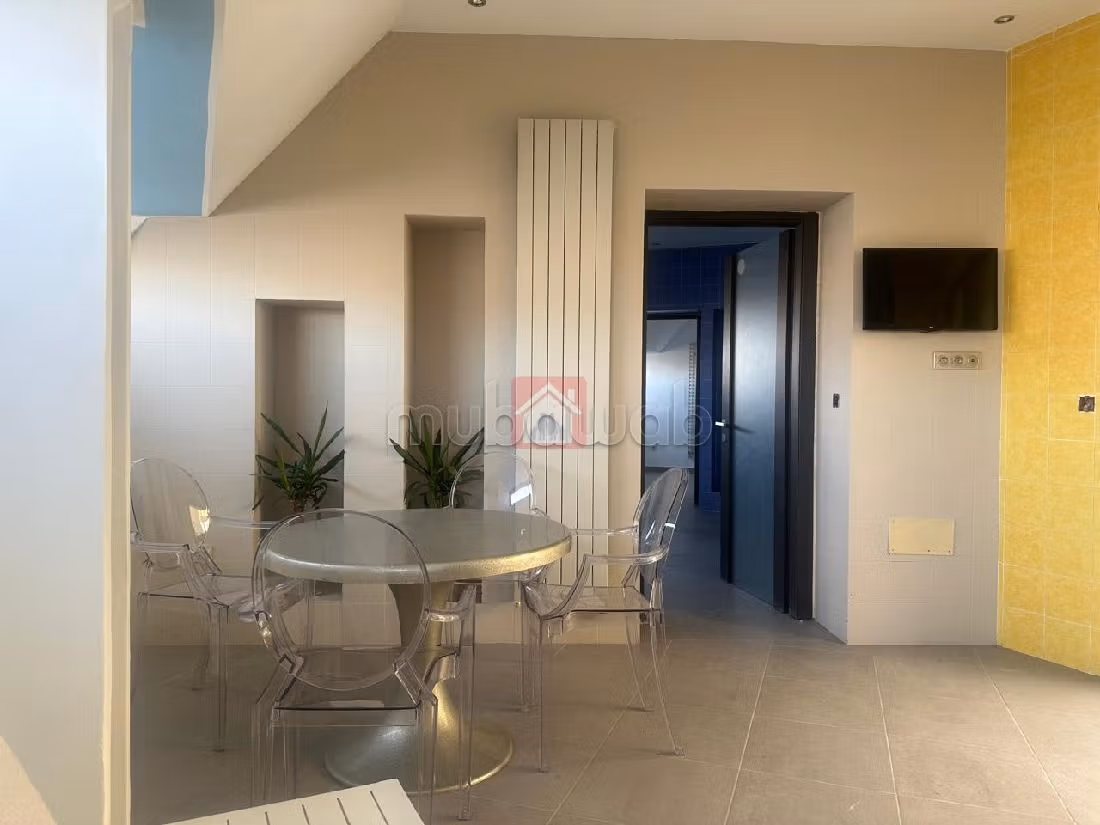 Rent an apartment. Surface area 200 m². Dressing room. 