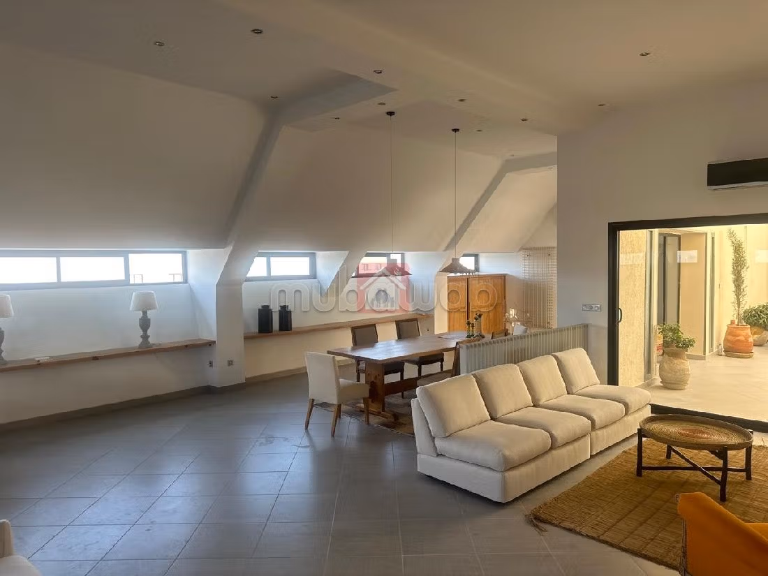 Rent an apartment. Surface area 200 m². Dressing room. 