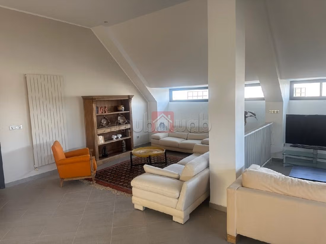Rent an apartment. Surface area 200 m². Dressing room. 
