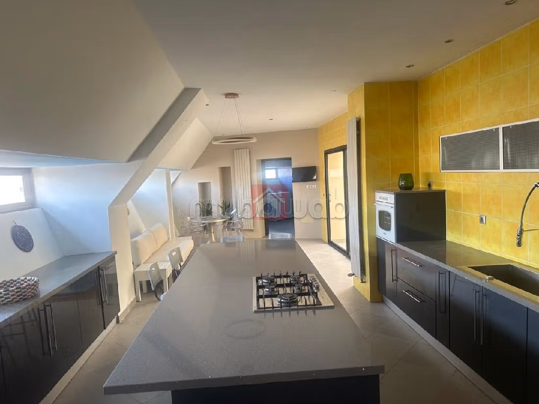 Rent an apartment. Surface area 200 m². Dressing room. 
