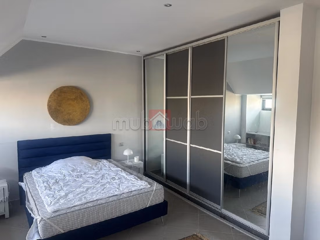 Rent an apartment. Surface area 200 m². Dressing room. 