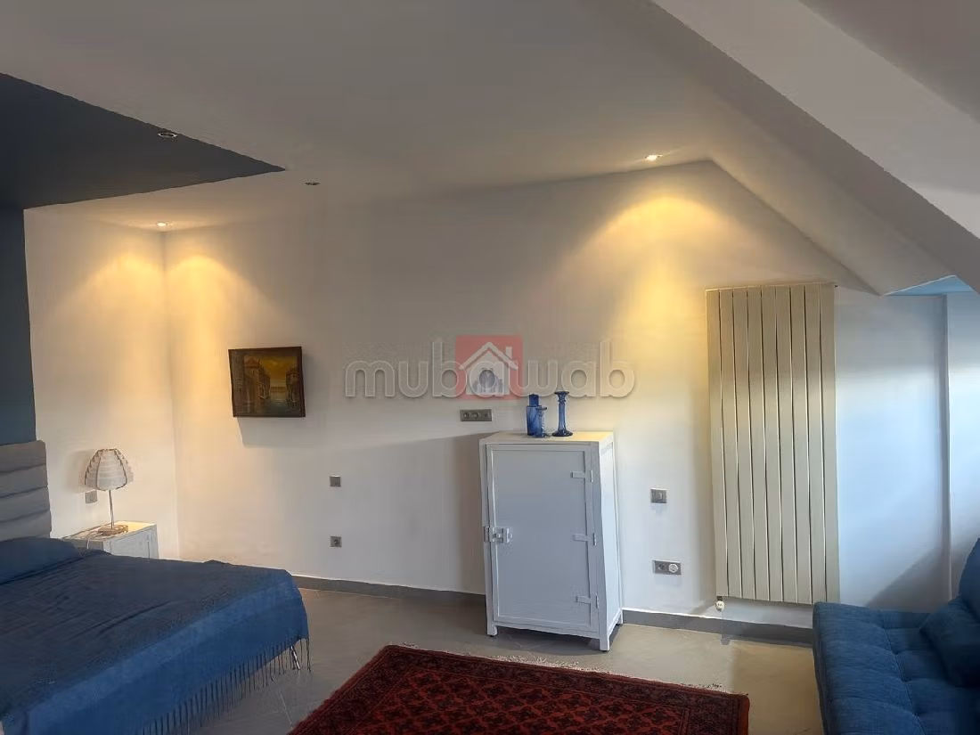 Rent an apartment. Surface area 200 m². Dressing room. 