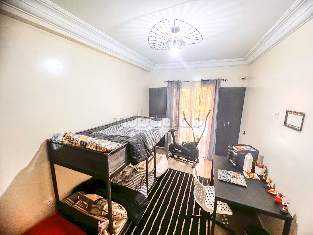 Affitta il tuo appartamento a Roches Noires. 4 locali. Arredato