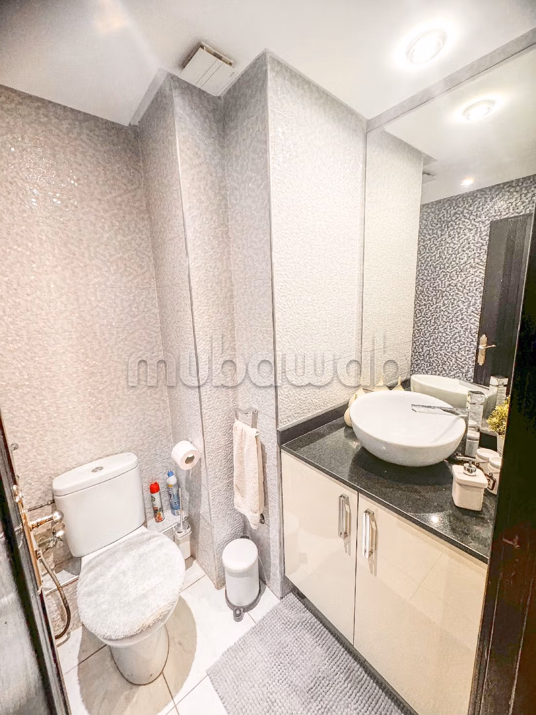 Affitta il tuo appartamento a Roches Noires. 4 locali. Arredato