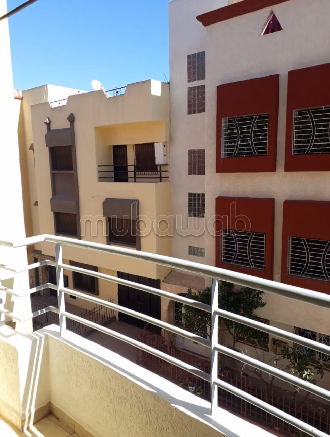 Find an apartment to buy in Maghrib Arabi. 3 large rooms. Traditional Moroccan living room. 