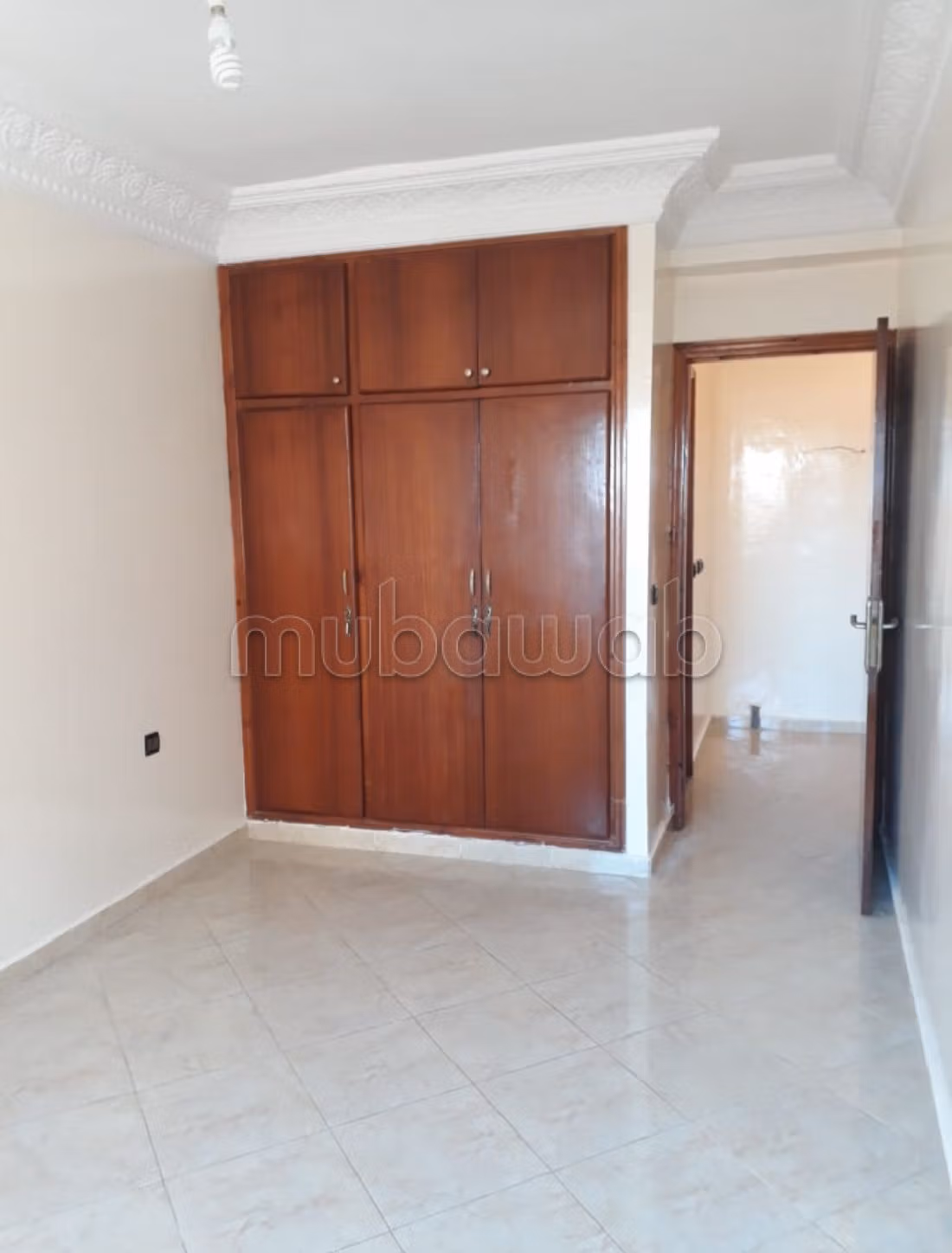 Find an apartment to buy in Maghrib Arabi. 3 large rooms. Traditional Moroccan living room. 