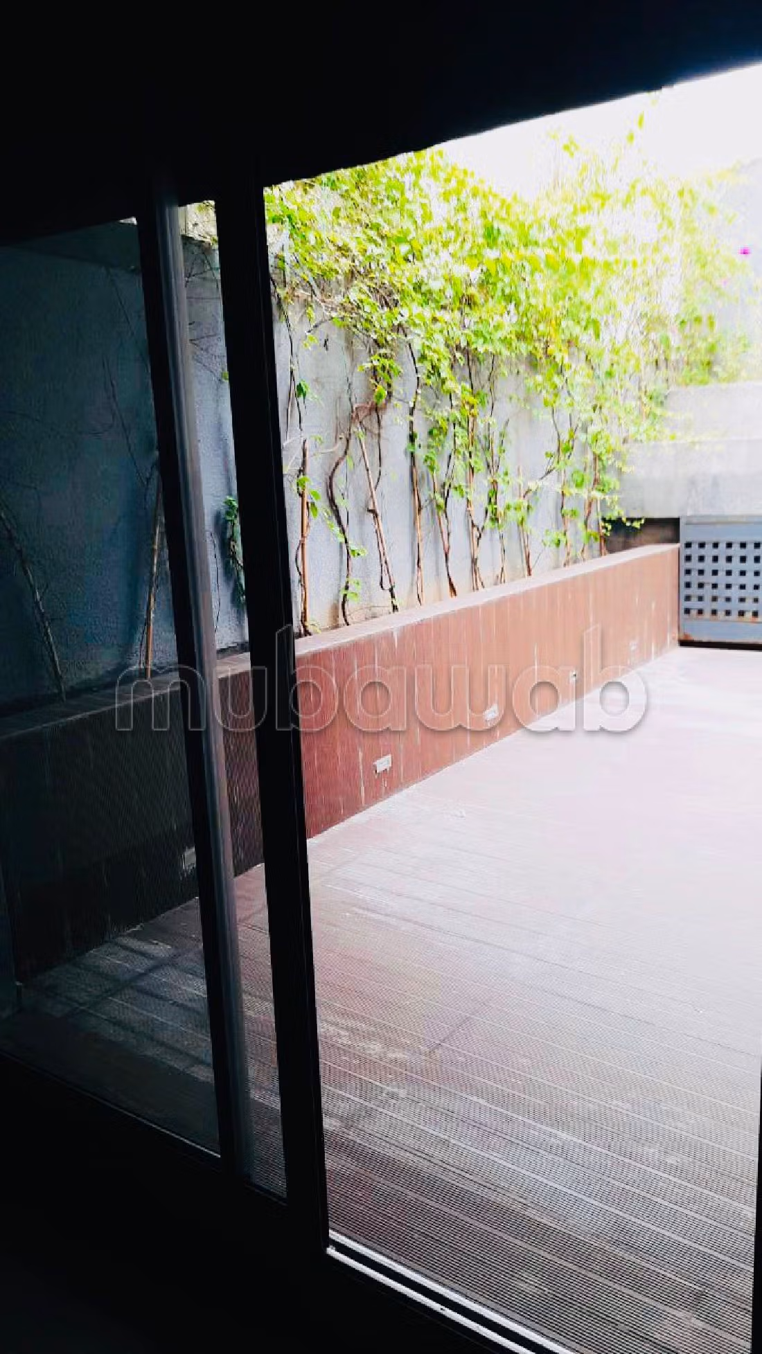 Rent this apartment in Racine. 5 rooms. Well equipped kitchen. 