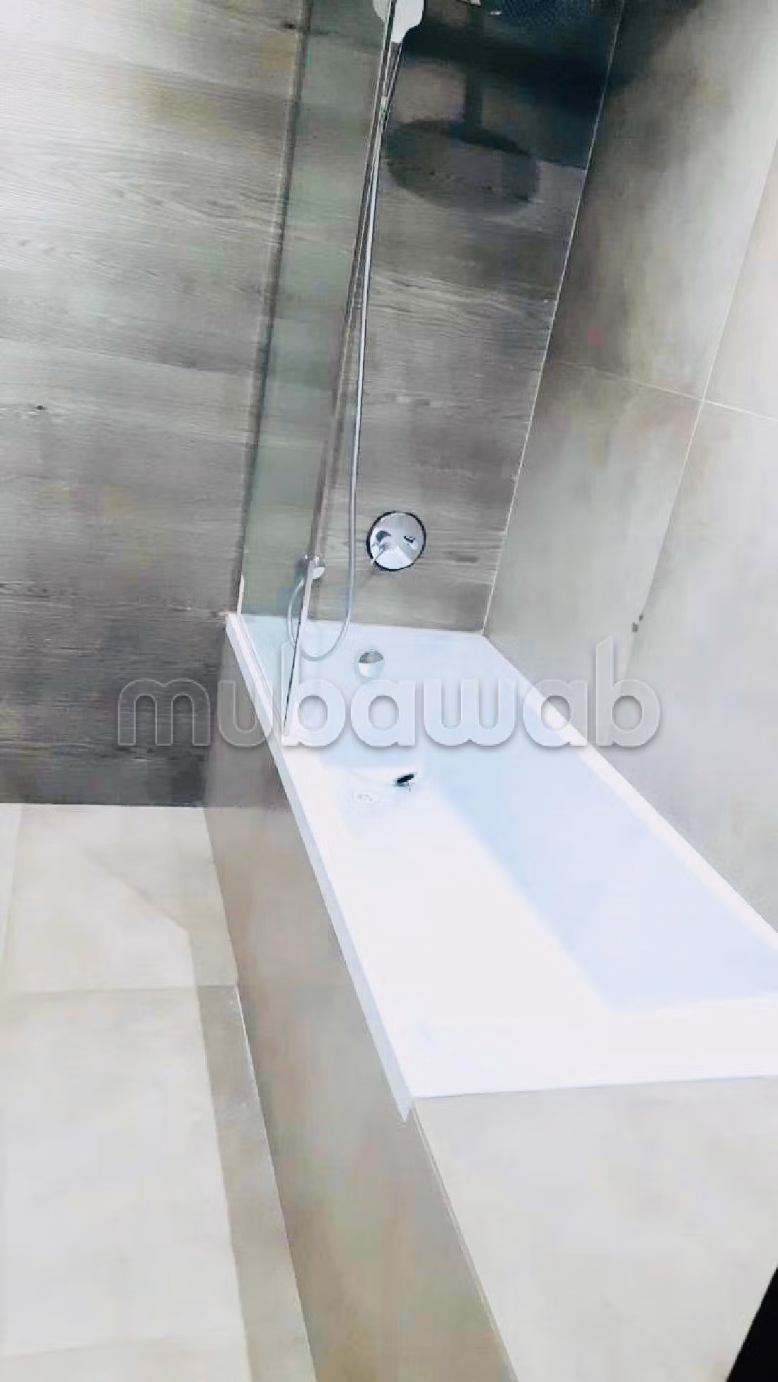 Rent this apartment in Racine. 5 rooms. Well equipped kitchen. 