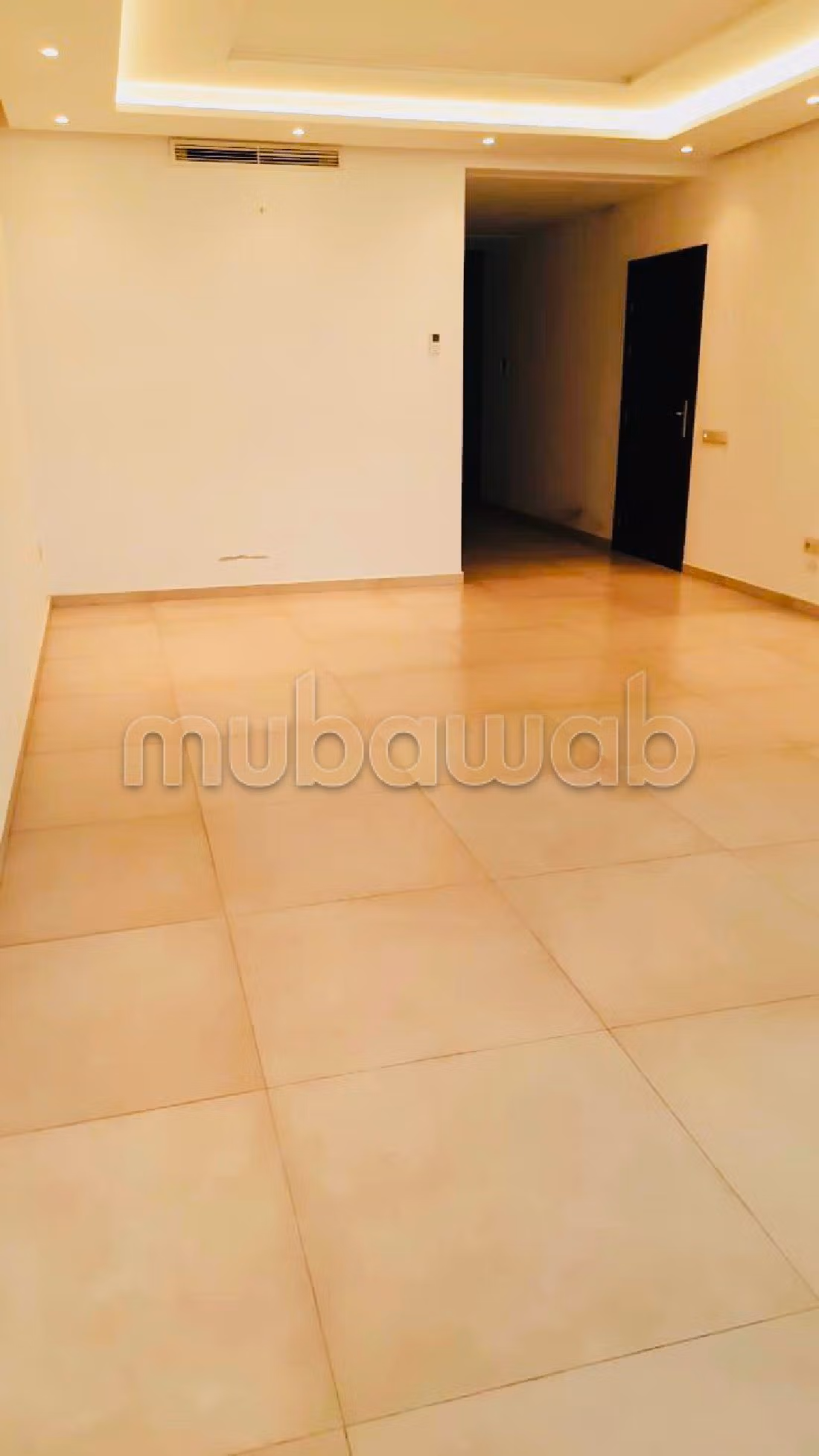 Rent this apartment in Racine. 5 rooms. Well equipped kitchen. 