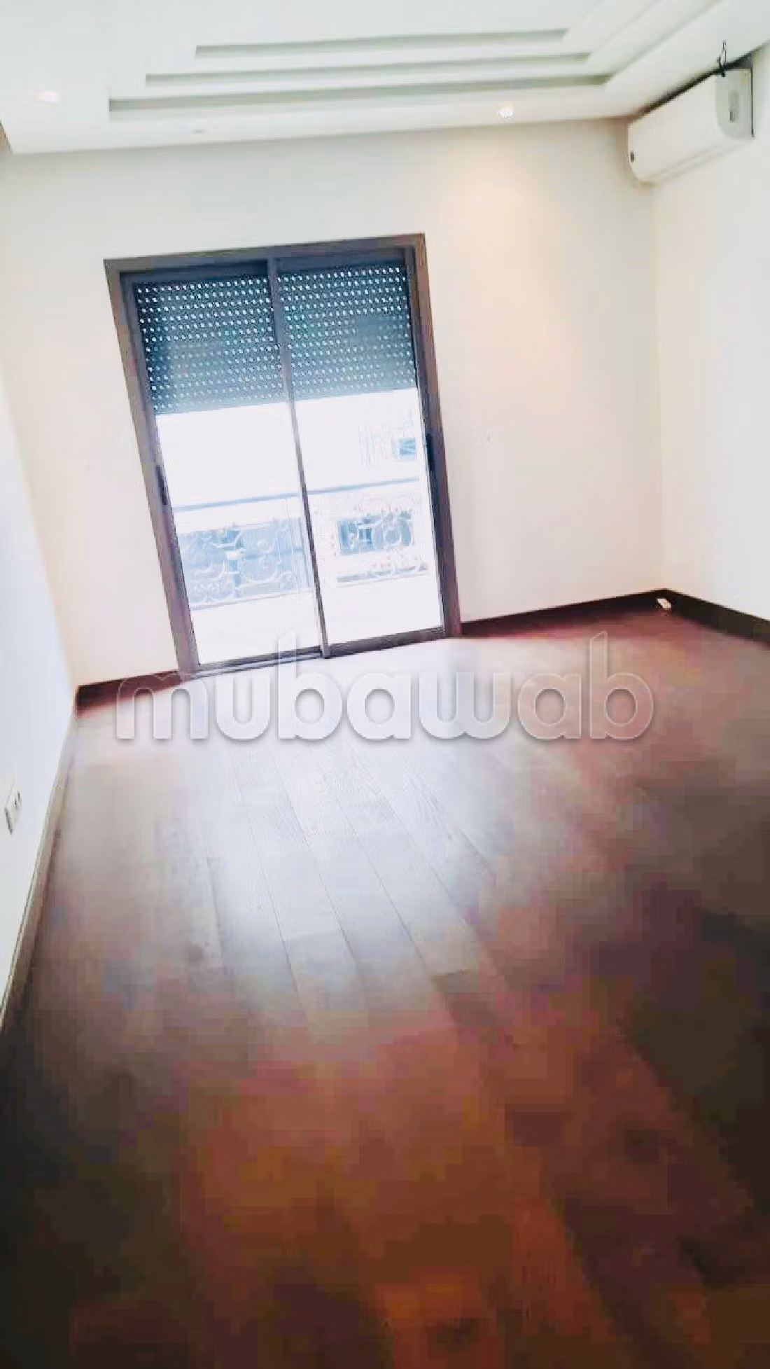 Rent this apartment in Racine. 5 rooms. Well equipped kitchen. 